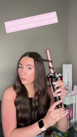 #stitch with @kelseygriffinn  If you are struggling with curling your hair you need to check out @thebeachwaver it is so easy to use!💕 You can achieve perfect curls in 3 simple steps… 1. Clamp  2. Press the arrow button to curl  3. Release and enjoy your beautiful curls💕 If you want to try one for yourself you can use code JORDYNUO gor 20% off!✨ #hairtok #longhair #curlinghairtutorial #curlingiron #howtocurlyourhair #easyhairtutorials #beachwaver 