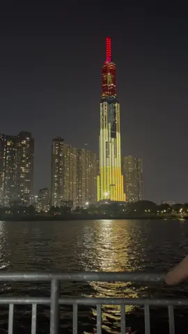 Ngắm trọn landmark về đêm 🌃 #LM81 #saigon  #view #xuhuong 