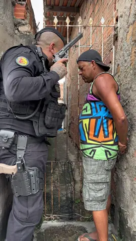 Mais uma vez a polícia militar fazendo milagre #digaoshow #pedrãopeçanamão #milagre 