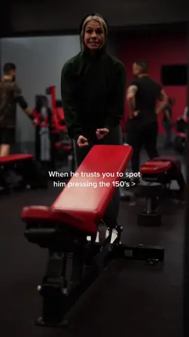 The ultimate trust fall #GymTok #gymhumor #gympartner #fyp 