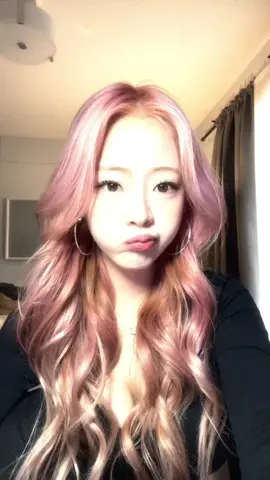 🙋‍♀️ #asian #kpop #korean #seoul #canada #toronto #boba #bubbletea #viral #fyp #tiktok #pinkhair 