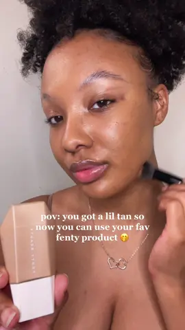listen, I love me some of this @fentybeauty eaze drop blurring skin tint! especially when the spring/summer gets here, she’s a literal staple in my routine! 😍🤭💖 #fentybeauty #fentybeautyskintint #skintint #makeup #beauty 