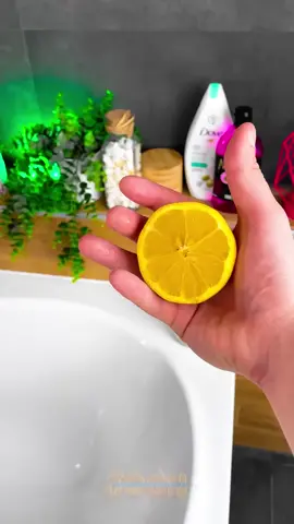 LEMON + SHAMPOO = PERFECT HAIR? 🍋| Try this cool washing hair idea, smart beauty hack #shorts