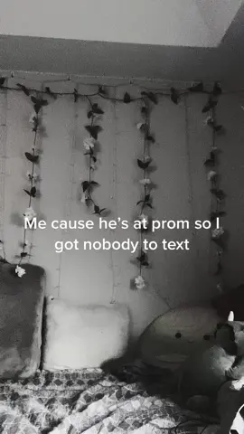 Oops #fyp #viral #18 #prom #lonely 