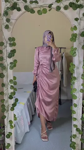 Kalo Udh dipake tambahh cantik bgt dress nya🫶🏻 #fypage #dresssatin #dressoutfit 