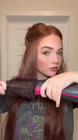 @revlon hair dryer brush ♥️♥️♥️♥️ #grwm #fyp #makeup #parati #hairstyle #revlon #revlonhairdryerbrush 