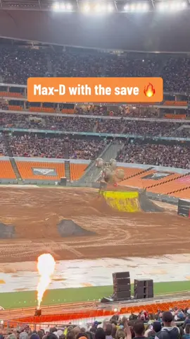 Backflip and a save for Max-D to get the Johannesburg crowd going 🔥🙌 #momsterjam #backflip #max-d