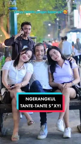 nekat ngerangkul 2 tante-tante s*xy, auto muncrat🤤 #fypシ #xyzbca #prank #foryoupage 