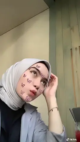 knpsi cewe pasti tangannya harus nempel