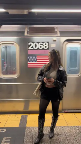 “Hey can you take a video of me as the subway goes by?” 😂😂  im not from here as u can tell #nyc #nycsubway #nyctiktok #nycfashion 
