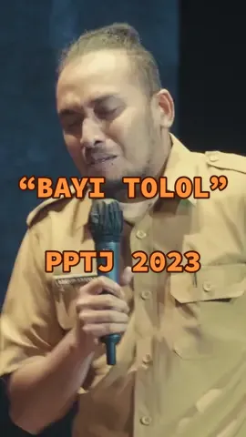 Hakikat manusia adalah makhluk yang bodoh, bahkan untuk bertahan hidup pun harus belajar. Sepanjang hidup membutuhkan pendidikan. Cuplikan video spesial Pahlawan Perlu Tanda Jasa ini mengantar teman-teman semua untuk rilisan full video PPTJ yang akan hadir besok pukul 13.00 WIB di @comikaid . Selamat menikmati dan selamat ulang tahun Bapak Ki Hajar Dewantara! 🥳 . . #pptj #standupcomedy #abdur #abdurarsyad 