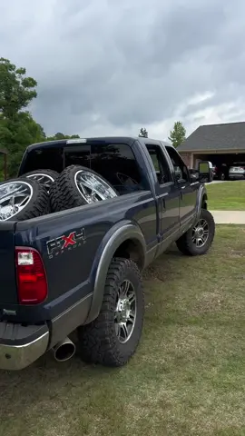 2 of the hardest out @Austin Estes #fyp #ford #f250 #stunna #stunnaempire #flawlesswhipz #stocks #37s #stocksand37s #bubbatruck🌾 #tahoe #vortec #leaninaintit 