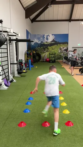 @VVV-Venlo #TikTokPromote #athletiktrainingfußball #sprint #workhard #runprep #explosive #plyometrics #athletiktrainer #sport #moveformentalhealth #workout #activation #nike #agility #workforyourself 