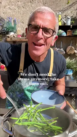 #cooking Fettuccine burro e parmigiano con asparagi. #maxmariola #imparacontiktok #LearnOnTikTok #maxmariolacucinapervoi 