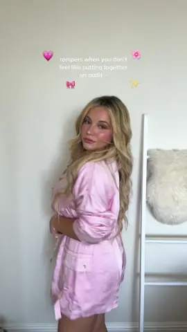 honestly the easiest outfit ever 🌸💗✨ @Revolve  #springoutfitideas #springoutfits #revolvefinds #springoutfits2023 