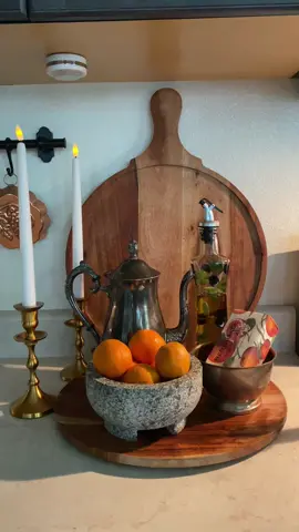 Good morning from my cozy kitchen🍊🌿 #romanticizeyourlife #cozymorning #homecafe #frenchinspired #homedecor #cozykitchen #kitchendecor 