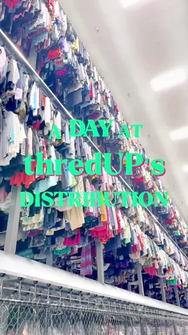 Romanticizing every corner. 😍 #thrift #thredup #bimbom #sustainable #Sustainability #secondhand #secondhandclothes