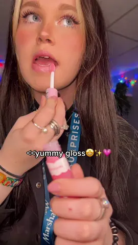 im obssessed with shade sugar poppy😻✨#yummygloss #yummyglossreview #yummyglosses #covergirl #lipgloss #lipglosses #lips #makeup #makeupproducts #makeupproductsreview 