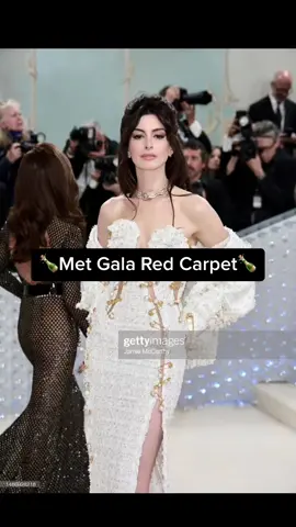 We got some good looks! #metgala #redcarpet #popculture #popculturenews #themetgala #metgalalooks #metgalaredcarpet #fyp #fypシ #annehathaway #jennaortega #greenscreen 
