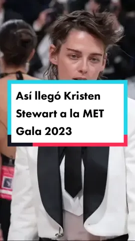 Elegancia y porte con una evocación andrógina, a lo #DavidBowie, #KristenStewart atrajo las miradas de la #METGala de hoy. #METGala2023 