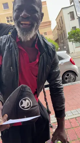 Homeless man from Congo couldn’t believe his eyes #kindness 