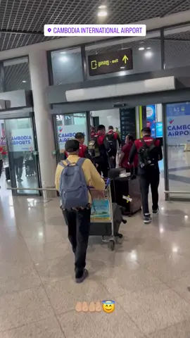 timnas voli Indonesia telah tiba di Cambodia #amitasportsmasaage #lavaniallobank #surabayabinsamator #volleyball #storyvoli #voliasik #platnas 