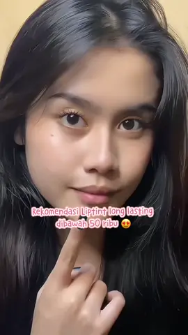 Capek liptint kalian cepet pudar? Cobain MLBB liptint dari Silkygirl deh harganya dibawah 50 ribu tapi stain seharian 😍  #silkygirlindonesia #silkygirlcosmetics #silkygirlmakeup #liptintviral #rekomendasiliptint #fypシ゚viral #fyp 