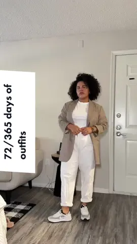 We love an #oversizedblazeroutfit #minimalistcasual #springoutfits2023 