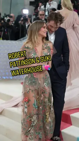 #RobertPattinson and #SukiWaterhouse looked so in LOVE at the #MetGala! 💘💞  #metgala2023 #metgalastyle #metgalalooks #couplegoals #twilight #twilightsaga #twilighttiktok #redcarpet 