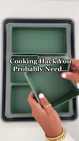 👩🏻‍🍳 Major hack for meal prepping! These pan dividers allow you to cook everything on one pan,  but give each food it's optimal cooking time ⏲ #mealprep #cook #cooking #CookingHacks #KitchenHacks #pancheats #lifehacks #cooktok 