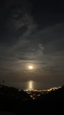 Moon setting in ocean timelapse #moon #moonset #timelapse #nightcore #ocean 