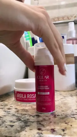 Está precisando de uma ajudinha para aumentar sua autoestima e ter a pele dos sonhos? O Clear Beauty é o clareador concentrado capaz de uniformizar o tom de regiões como cotovelos, axilas, virilhas e até das olheiras. Vem fazer parte do time das apaixonadas pelo Clear Beauty e adote esse cuidado na sua rotina diária de skincare noturna! 🌙 #clearbeauty #serum #clareadordemanchas #clareador #skincare #fy