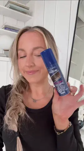 Introducing @clairolhair  new Root Touch Up spray 👏🏼 As you guys know I tried to go darker these past few months but ended up needing highlights around my face to hide my grays!! I wish I knew about this product sooner 🙏🏼 All you do is shake, spray and dry 🔥 it gives the roots an instant boost and adds volume while hiding those grays 🤝 there are three colours light brown, medium and black 💯 Do you have stubborn grays!? 🤚🏼  #clairol #roottouchup #its so me #sponsored 