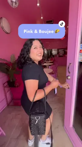 Cute place AND good food! What more can you ask for? Run to the #latinaowned @pinkandboujeela in #eastla!  #pinktacos #pinkandboujee #latinabarbie #barbiecore #mexicanbarbie 