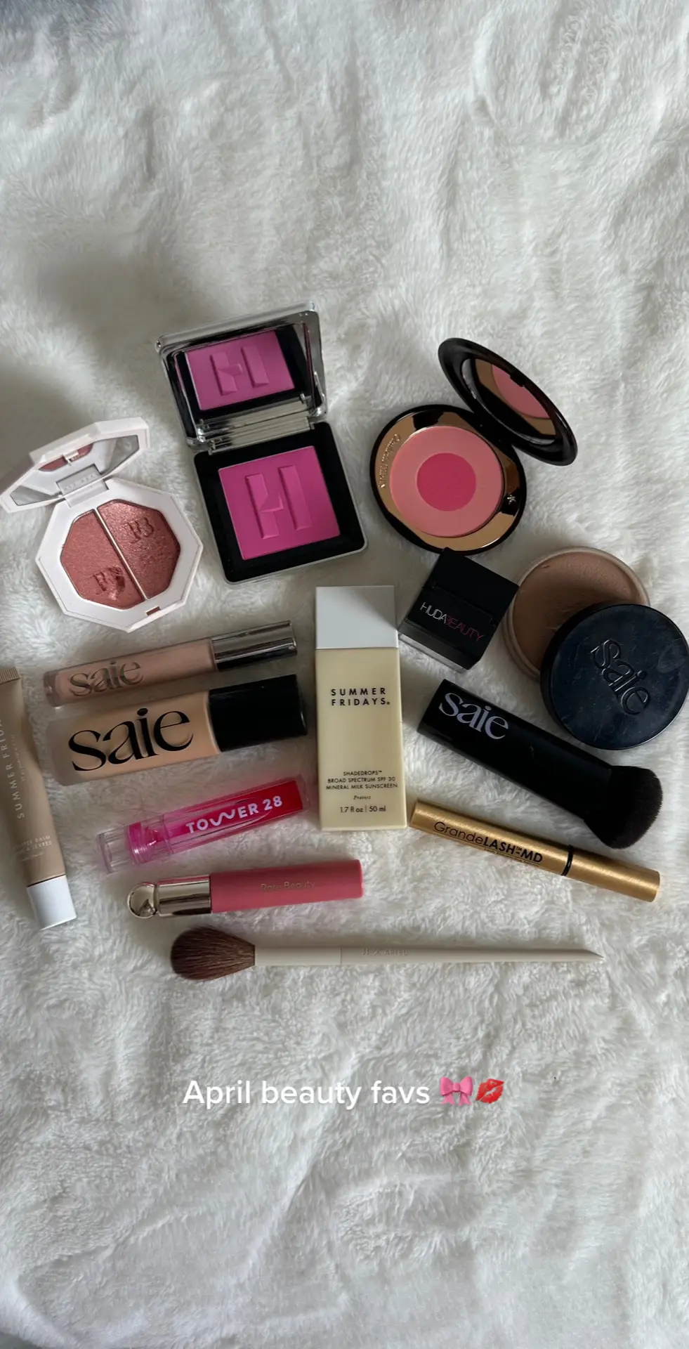 Currently obsessed 💋 #grwm #rarebeauty #summerfridays #saiebeauty #makeup #aprilbeautyfavorites 