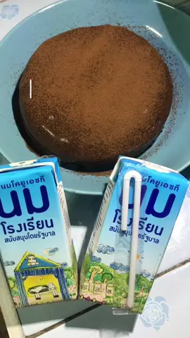 ไม่มีเตาอบก็ทำได้ “เค้กช็อกโกแลตหน้านิ่มนมโรงเรียนสูตรนึ่ง” ทำเองได้ง่ายๆอร่อยด้วย เด็กๆที่บ้านชอบมาก (วัตถุดิบและส่วนผสมในเม้นอีกทีน่าาา) #ห้องครัวtiktok #tiktokทําอาหาร #คลิปทํากับข้าว #เค้กช็อคโกแลต #ทําอาหารกินเองง่ายๆ 