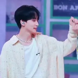 so cuteeee😖 #jeonghan #seventeen #carat #fyp 