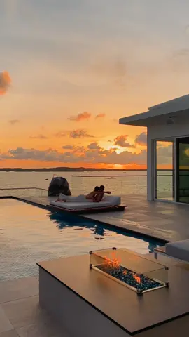 Early mornings in Turks & Caicos 😍 #turksandcaicos #travelcouple #couplegoals #luxurylifestyle 