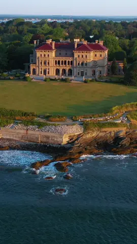The Breakers📍 #TheOceanState #NewportRI #Historic #History #USHistory #GildedAge #RhodyTok #Travel #BeautifulDestinations #TravelTok #FYP #DroneOfTheDay #Mansions #Luxury #CliffWalk #TheBreakers 