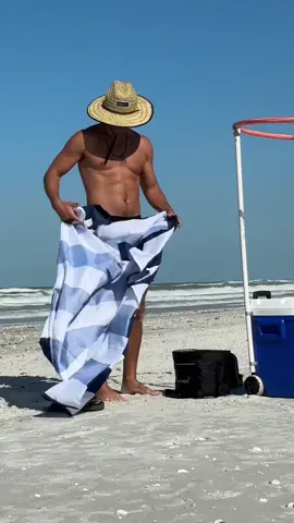 Man makes Thousands at the Beach! 🤣 #LifeHack #DIY #beach #diwhy #invention #caughtoncamera #funny #dad 