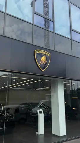 Lamborghini dealership💛 📍Paris  #pourtoi #foryou #fy #foryoupage #cars #carstiktok #carspotting #xyzbca #lamborghini 