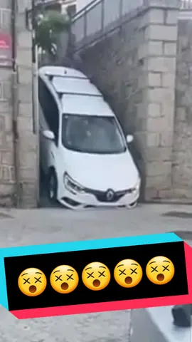 coche de empresa baja escaleras #coche #car #carro #renting #alquiler #rekadista #txatarrista 