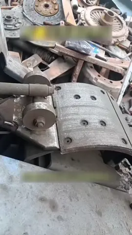 Changing HGV brake shoes