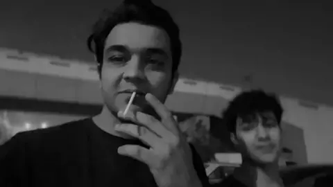 #شعر_شعبي_عراقي شباب اتوقع هذه الحساب راح يروح وراح اسوي حساب جديد بقت يمكم اذا تحبون تضيفوني راح انشره بل انستا 🖤🌏