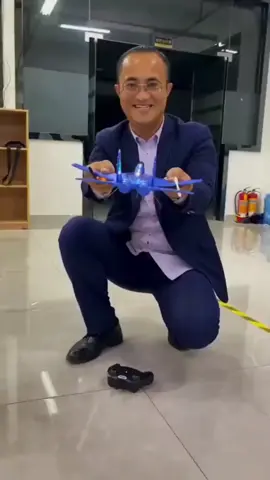 RC Remote Control Foam Airplane! ✈️🛫🛬  Link in bio!  www.quiztech.com.au This RC plane is suitable for children and beginners! Built-in automatic flight stabilization system that is easy for beginners to machine. It is durable, ultralight, flexible, soft and resistant. RC Glider will bounce back quickly and without bending when crushed. #airplane #toys #foamairplane #amazing #buynow #toy #flying #learntofly #quiztech. #fun 