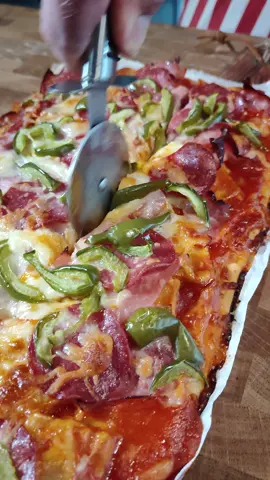 Ravioli Pizza !!!  Der Mittagspausen Snack !!!!     Besucht unsere Online Bude www.diegrillshow.de #EasyRecipe #LifeHack #funnyvideos #cooking  #grillshow