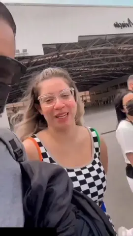 Marília Mendonça indo pra avião #mariliamendonca #mariliamendonça #rainhadasofrencia #henriquebahia 
