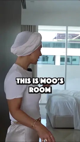 Dubai tour - full video on YouTube #dubai #dubaitour #emilyabrahmpodcast