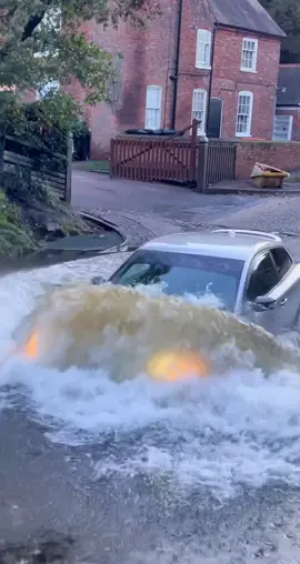 Brave…😬😅 #FYP #Ruffordford #Notts #unbelievable #Volvo #waves #splash #toofast #Risky #fordcrossing #rivercrossing #BENGREGERS #viral #deepwater #FLOOD #funny #auto #wow (Youtube: BENGREGERS)