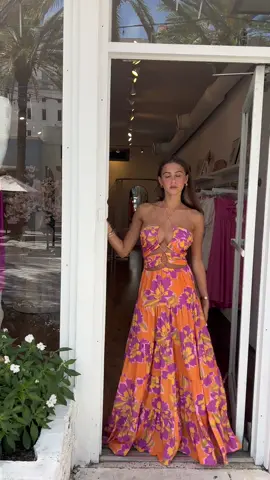 Tropical moments 🌸 #summermaxi #gown #summerdresses #tropicalwedding #weddingguestdress #vacationoutfit #resortwear 